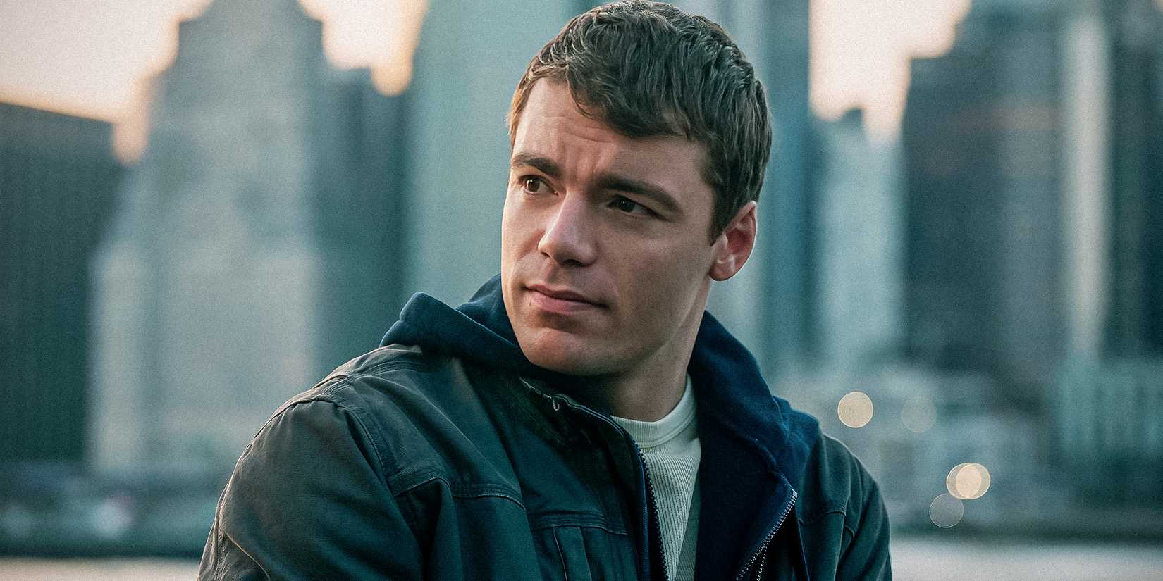 Gabriel Basso como Peter Sutherland em The Night Agent