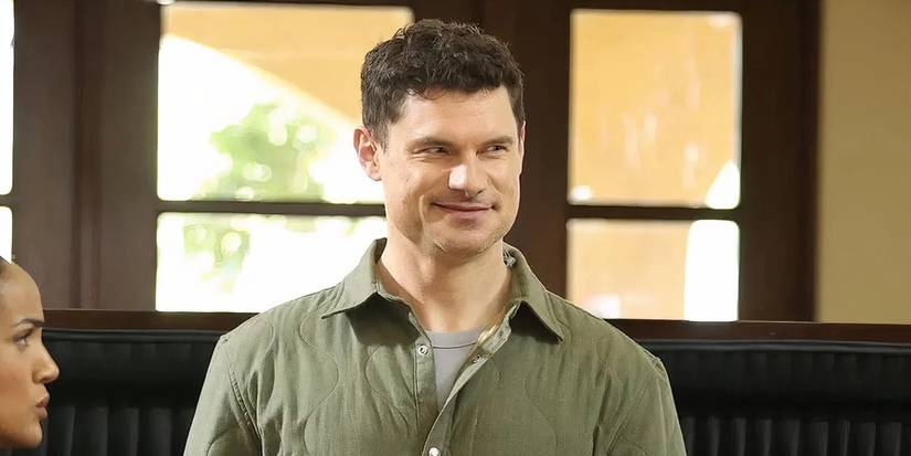 Flula Borg as Skip Tracer Randy Spitz in The Rookie