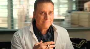 Alan Tudyk smoking as the Mantid in Resident Alien