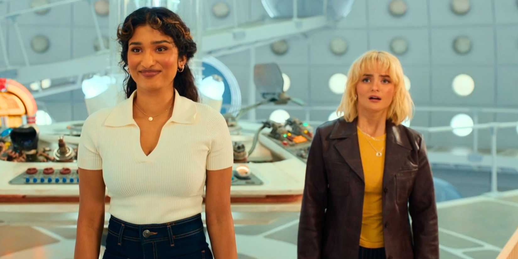 Varada Sethu como Belinda Chandra e Millie Gibson como Ruby Sunday em Doctor Who