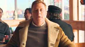 Alan Tudyk looking shocked as Harry Vanderspeigle in Resident Alien