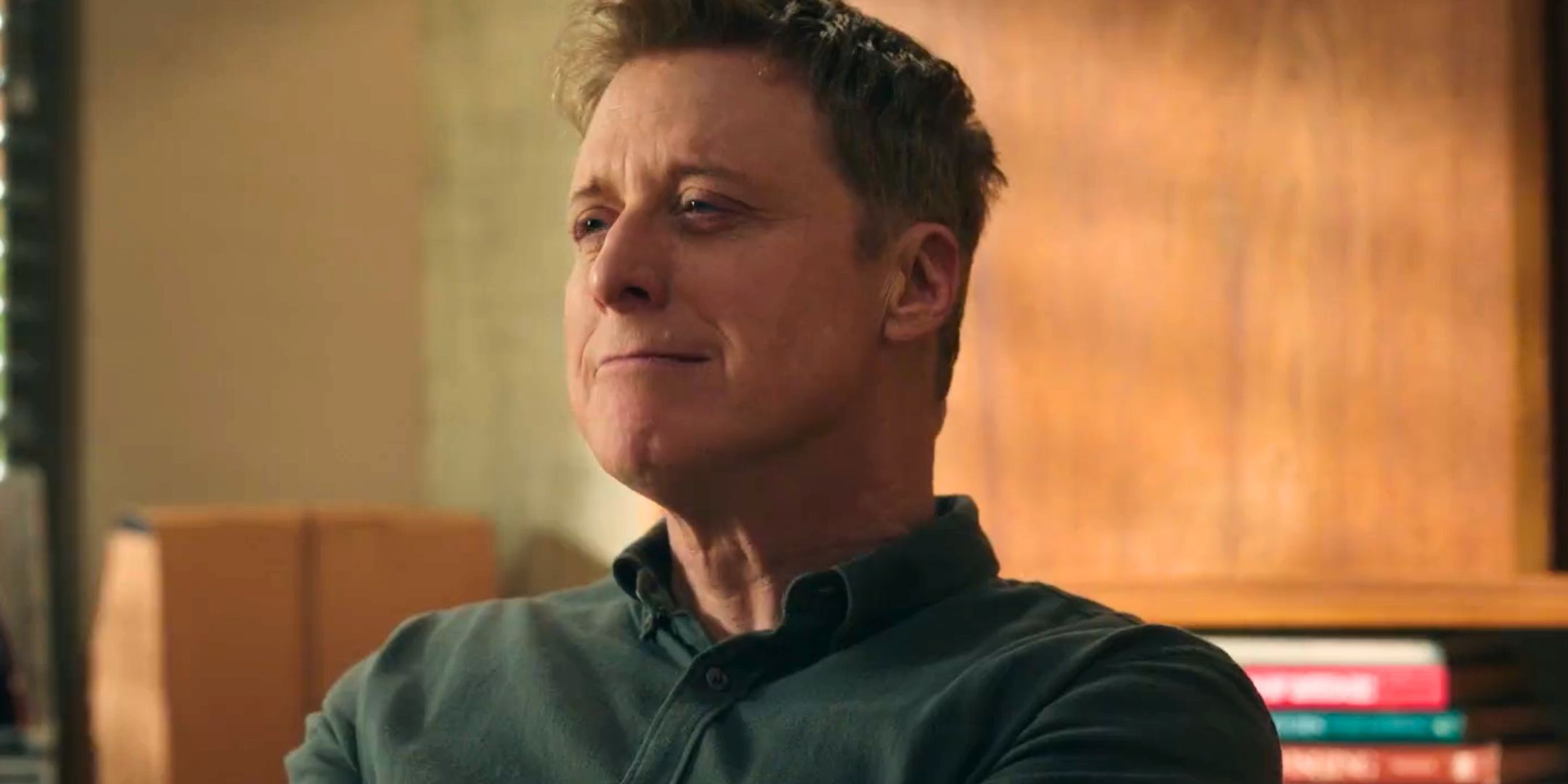 Alan Tudyk looking pleased as Harry Vanderspeigle in Resident Alien