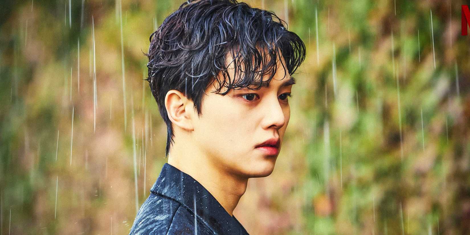 Song Kang being rained on in Love Alarm
