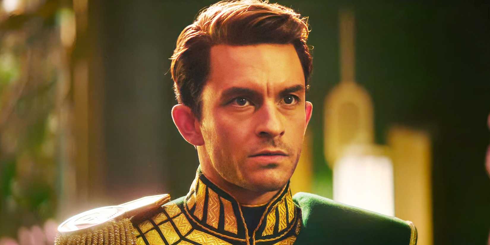 Fiyero em seu traje verde em Wicked: For Good