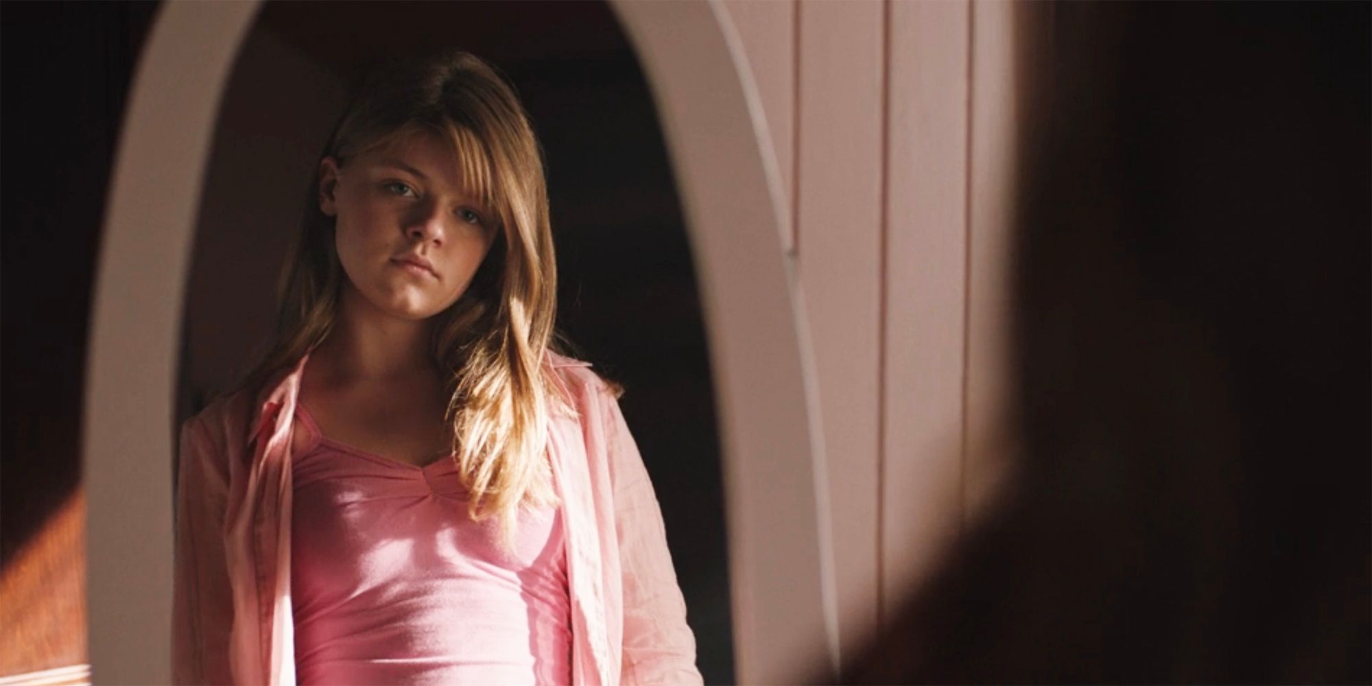 Young Beth looks in the mirror in Yellowstone