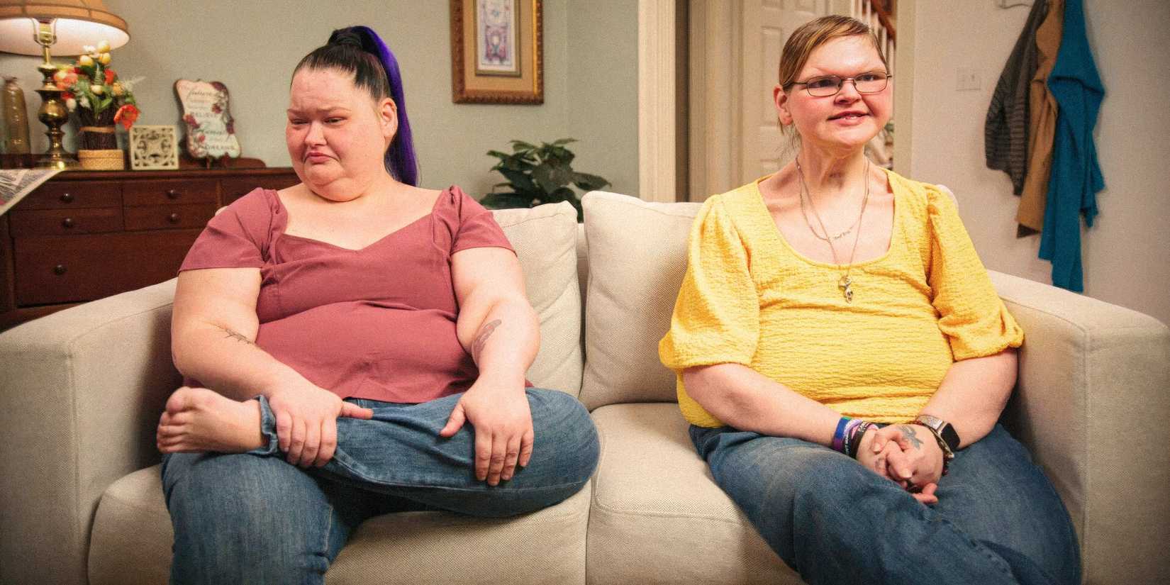 1000-lb Sisters Tammy & Amy SLaton sitting on a couch talking during an interview