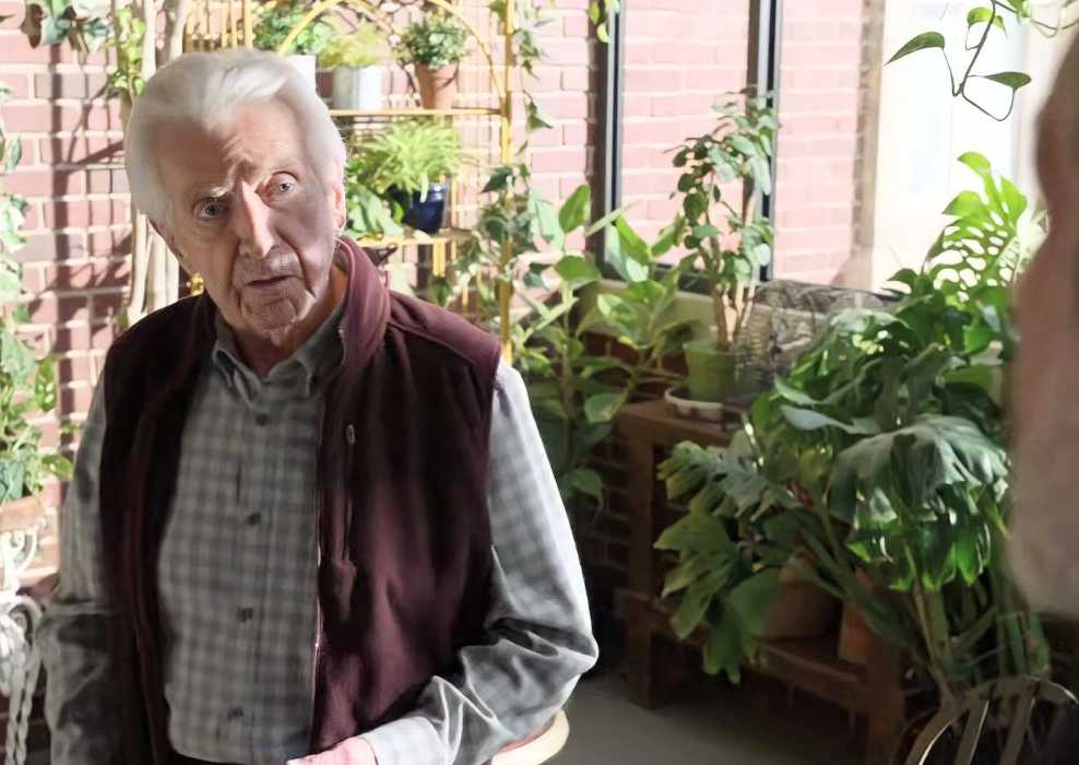 Roman Parker (Francis X. McCarthy) talking to his son Alden in NCIS