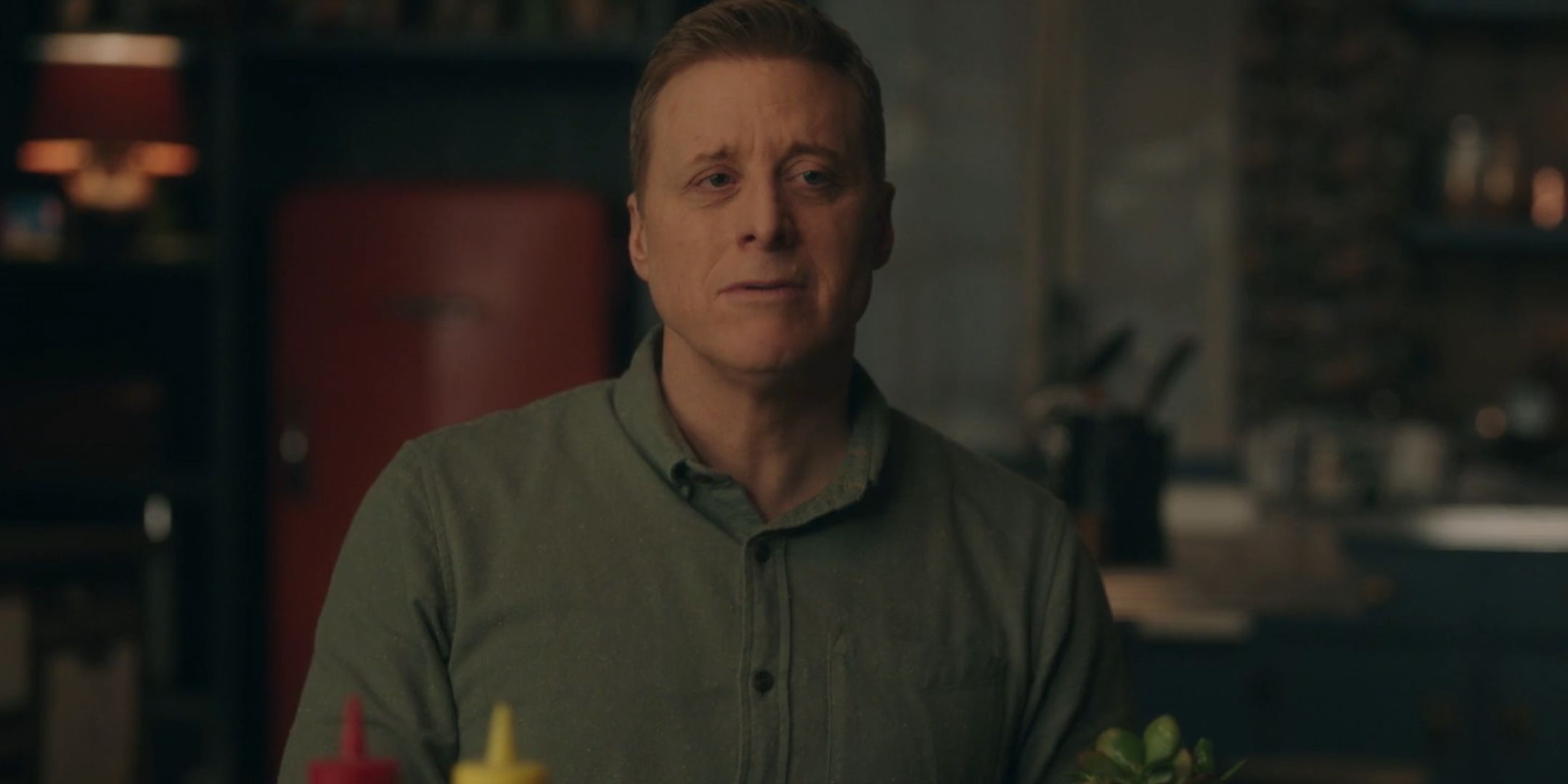 Alan Tudyk looking thoughtful as Harry Vanderspeigle in Resident Alien