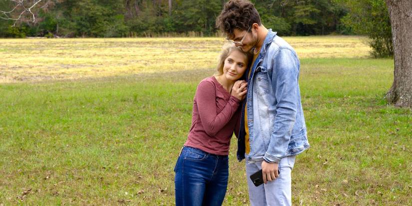 Welcome to Plathville's Lydia Plath leaning on Zac Wyse