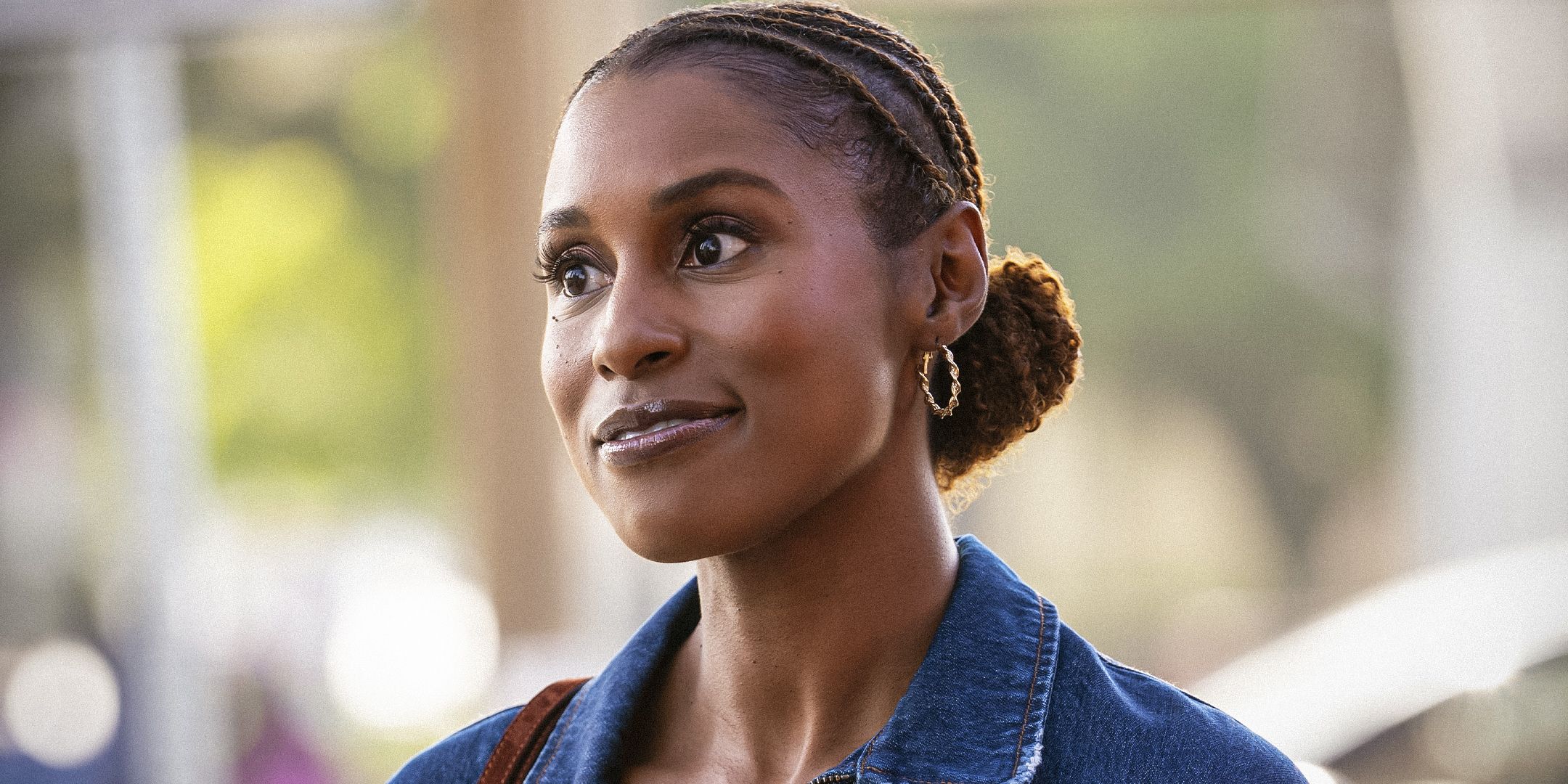 Issa Rae sorridente in Insecure