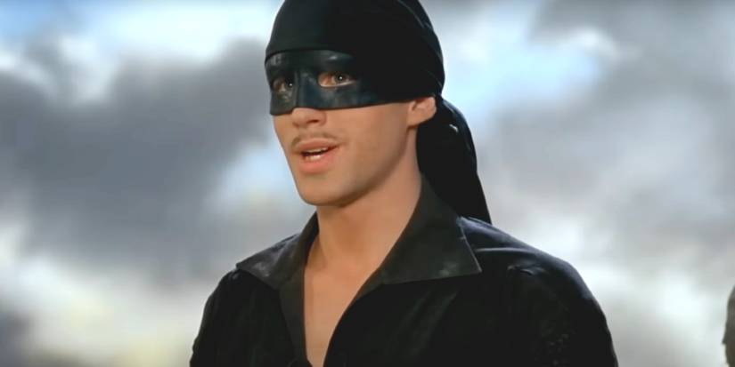 A masked Cary Elwes in The Princess Bride about to battle
