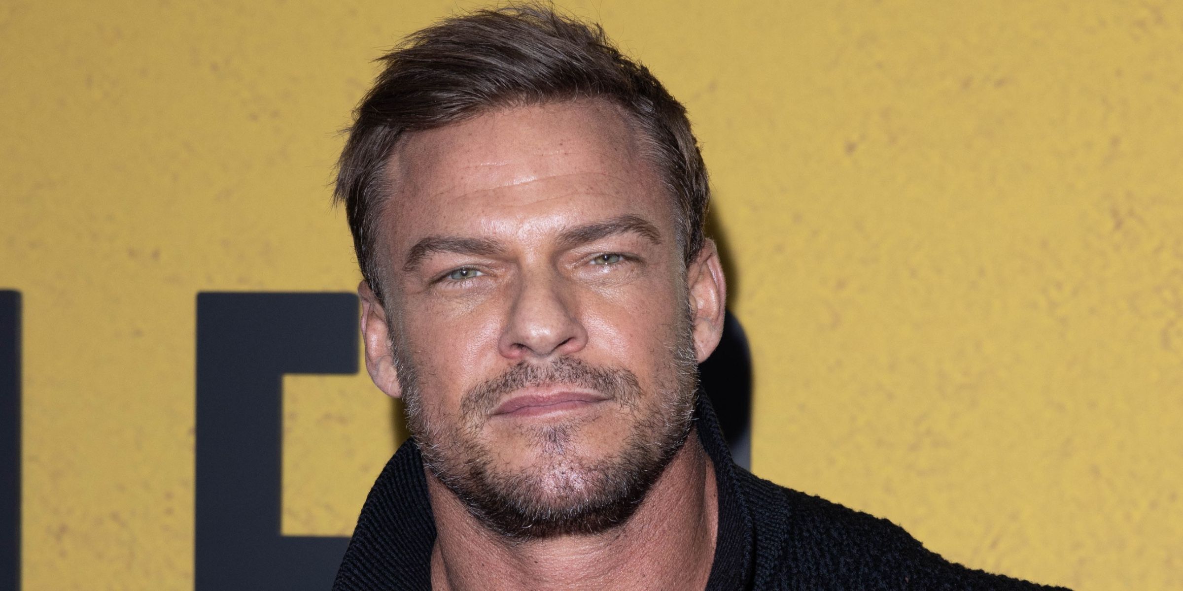 Chiroyli yalangoch yigit jojani sikadi Dukhtari kulobi vidii seks