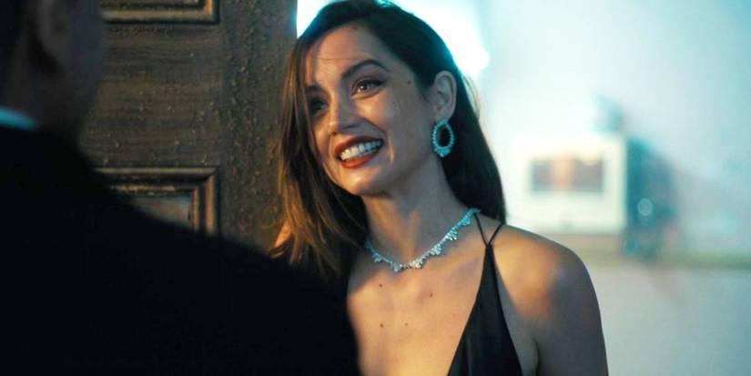 Ana de Armas as Agent Paloma smiling in No Time to die