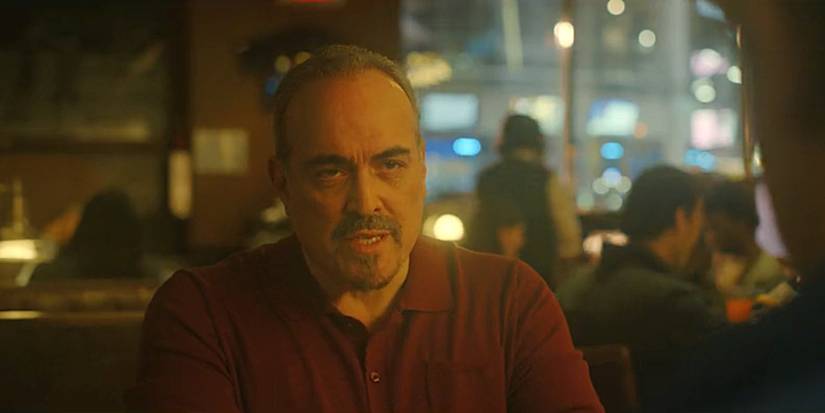 Angel Batista (David Zayas) sieht in Dexter: Resurrection Staffel 1, Folge 4 misstrauisch aus