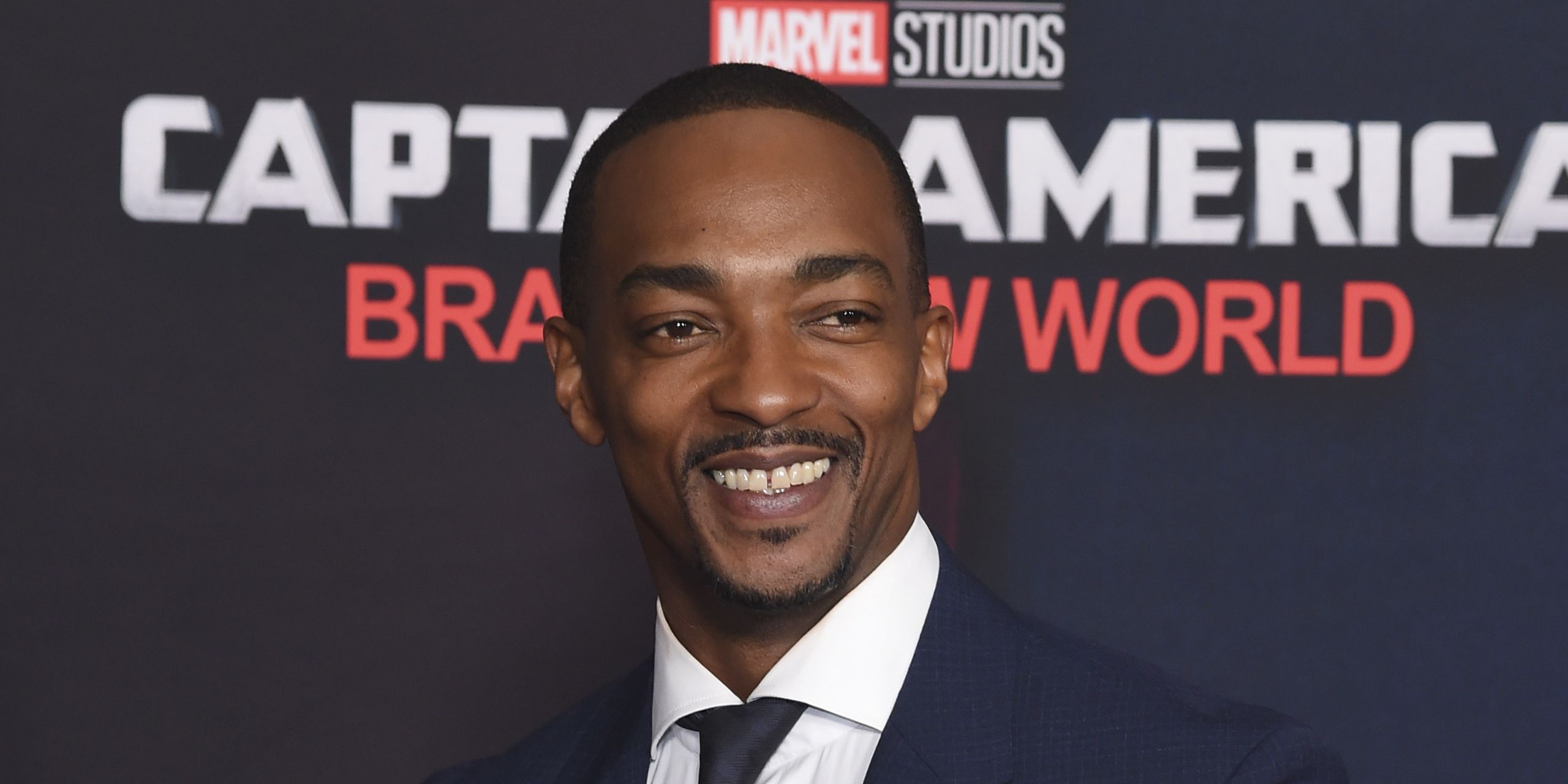 anthony-mackie-smiling-on-a-