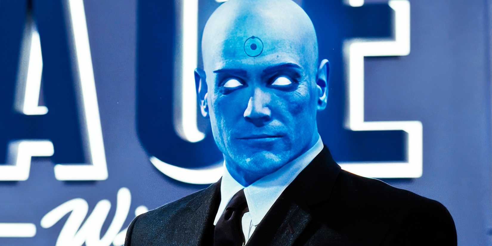 Billy Crudup as Doctor Manhattan in a suit in Watchmen