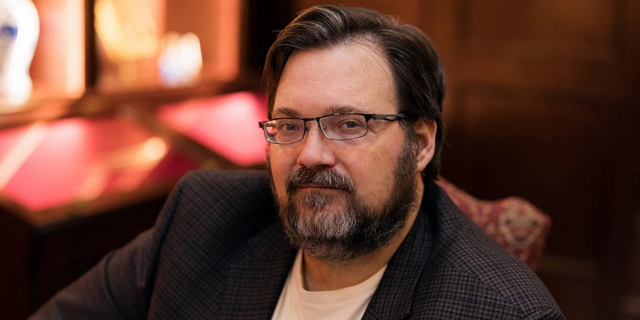 Brandon Sanderson Recommends Book Lovers: Why You Should Read It