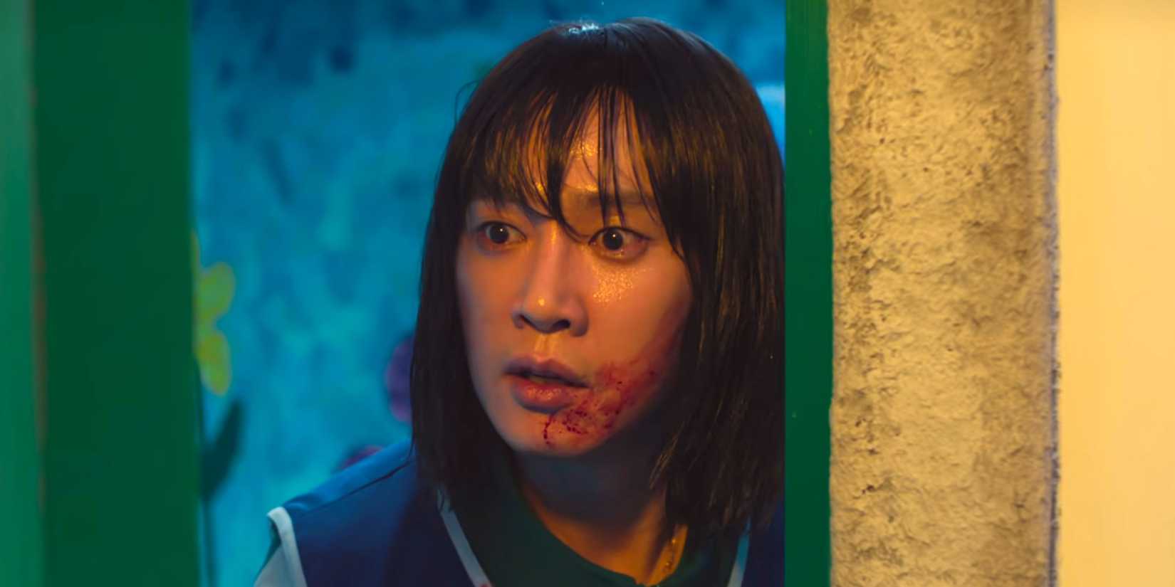 Cho Hyun-ju opening the exit in Hide and Seek in Squid Game season 3 episode 2