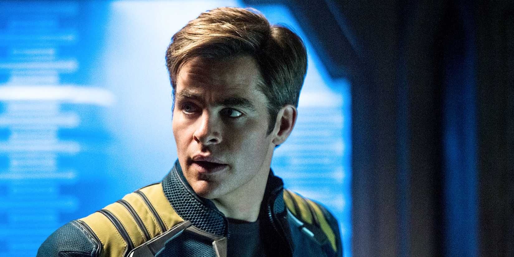Chris Pine uniformizado em Star Trek Beyond