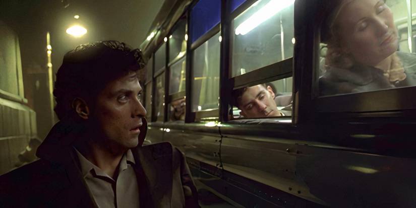 Rufus Sewell como John vê a cidade inteira dormindo em Dark City