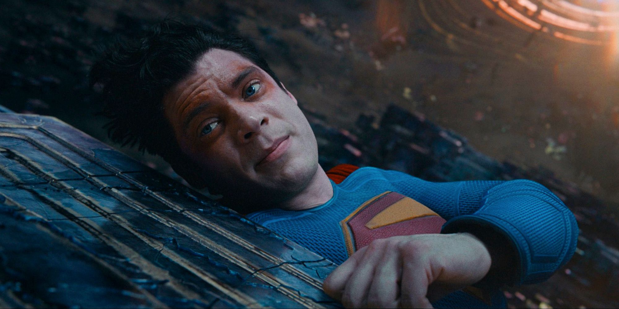 Супермен Дэвида Коренсвета с ожогами в глазах