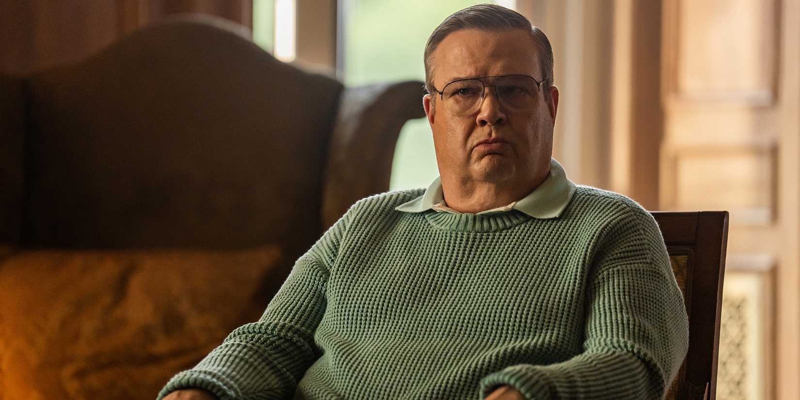 Eric Stonestreet as Al looking terse while sitting in a chair in Dexter: Resurrection