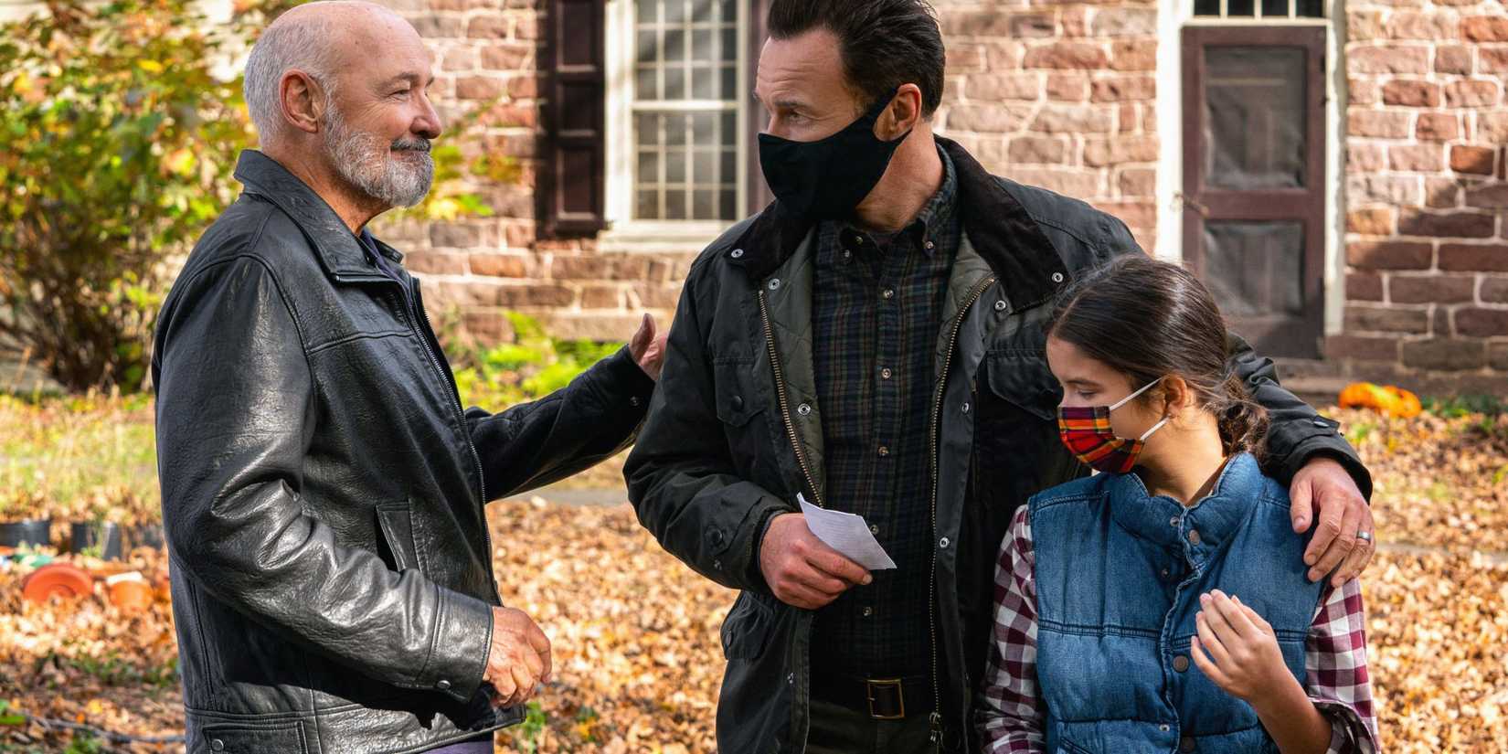 FBI Most Wanted Jess and Tali wearing COVID masks and standing outside with Jess' father, who is unmasked
