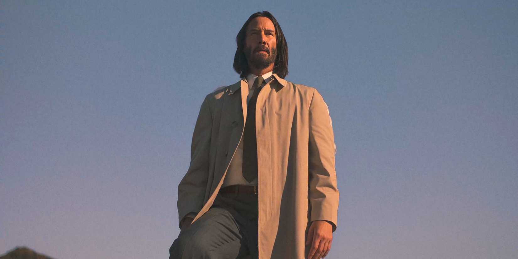 Gabriel (Keanu Reeves) with the sky in the background in Good Fortune
