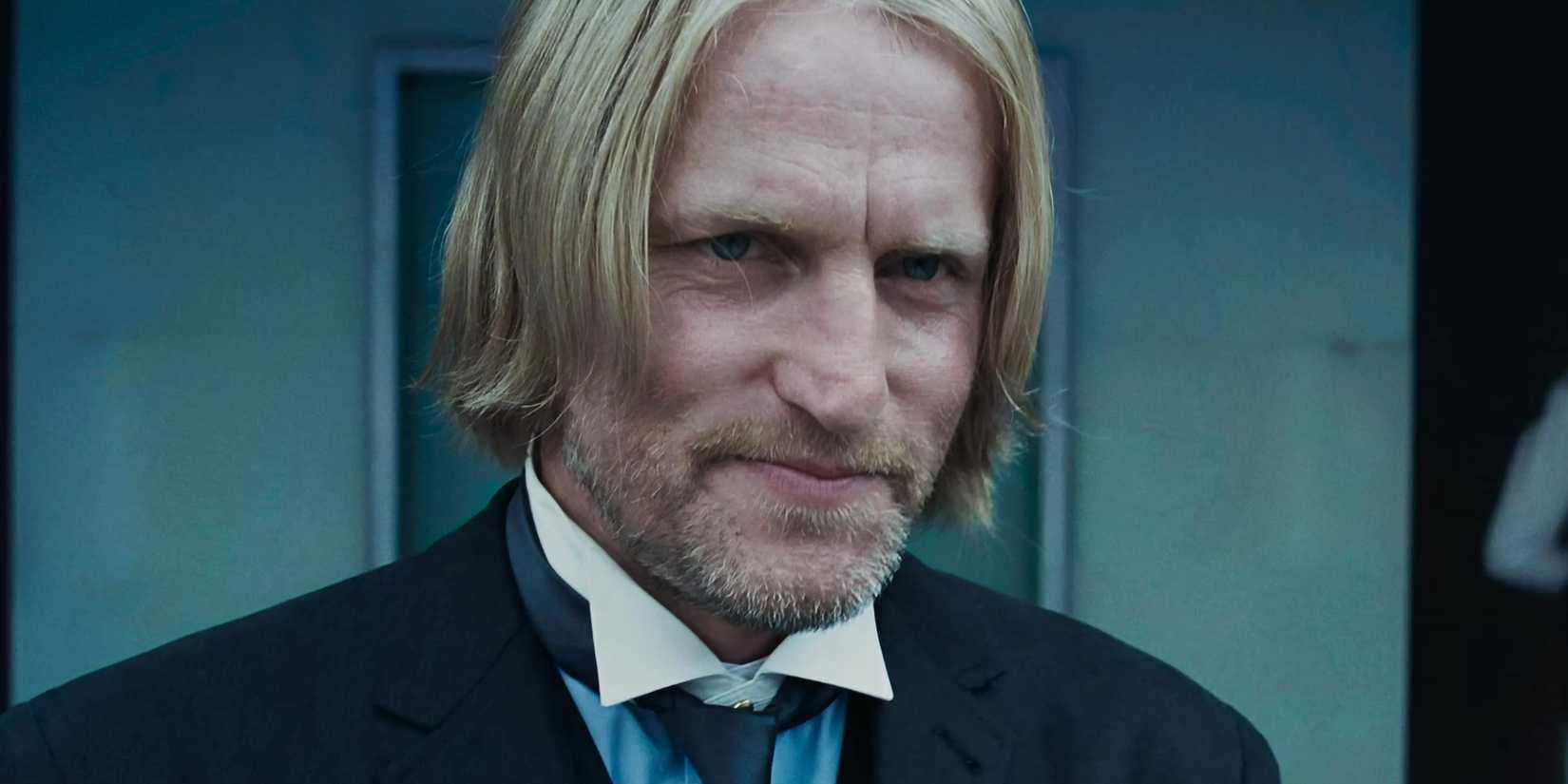 Haymitch sorrindo em Jogos Vorazes