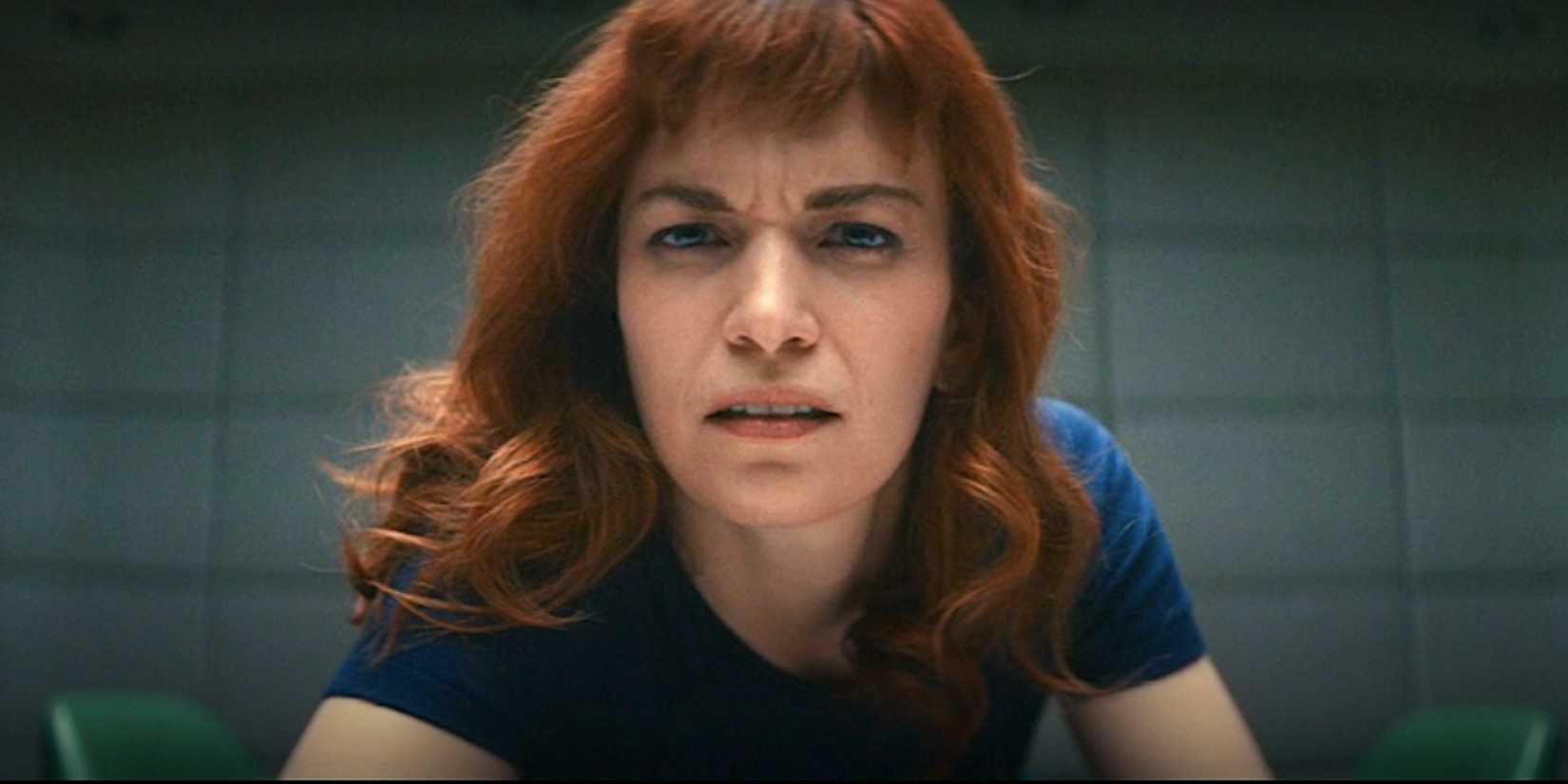 Helly confusa em cena de Severance