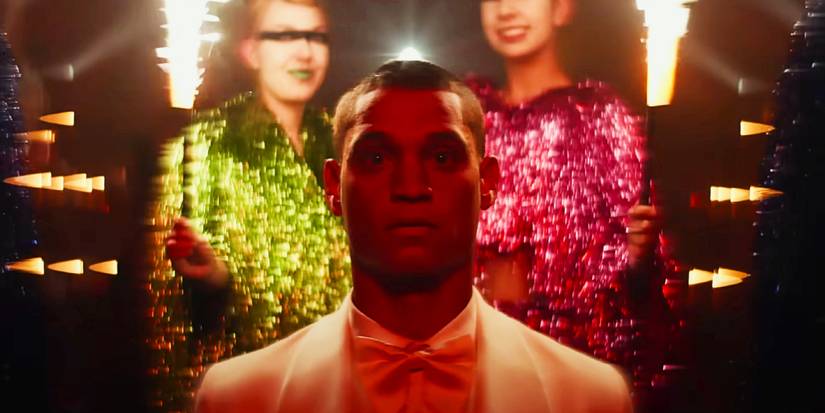 Тирик Уитчер, испуганный в *Him*.