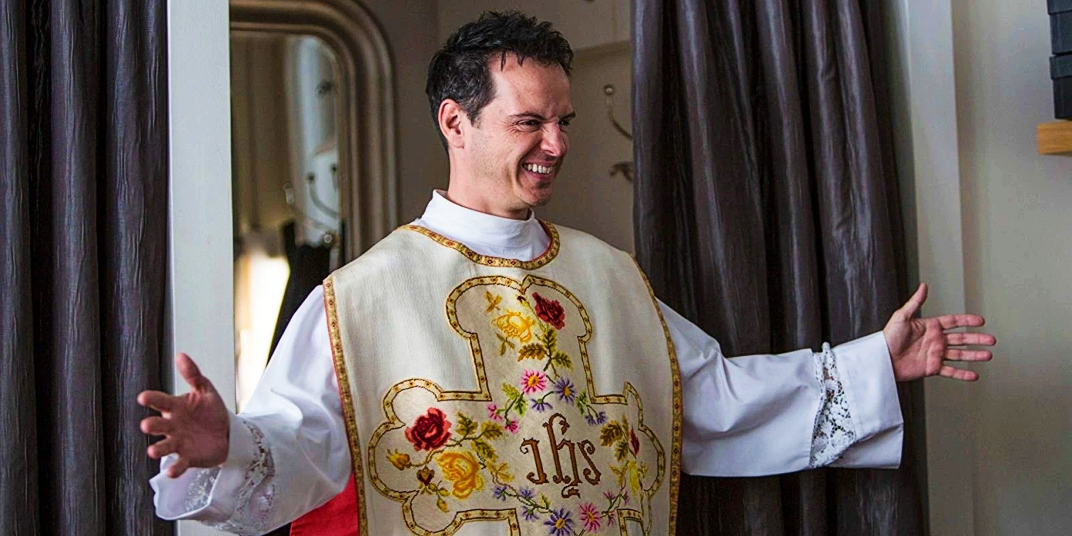 Andrew Scott come il Prete in Fleabag