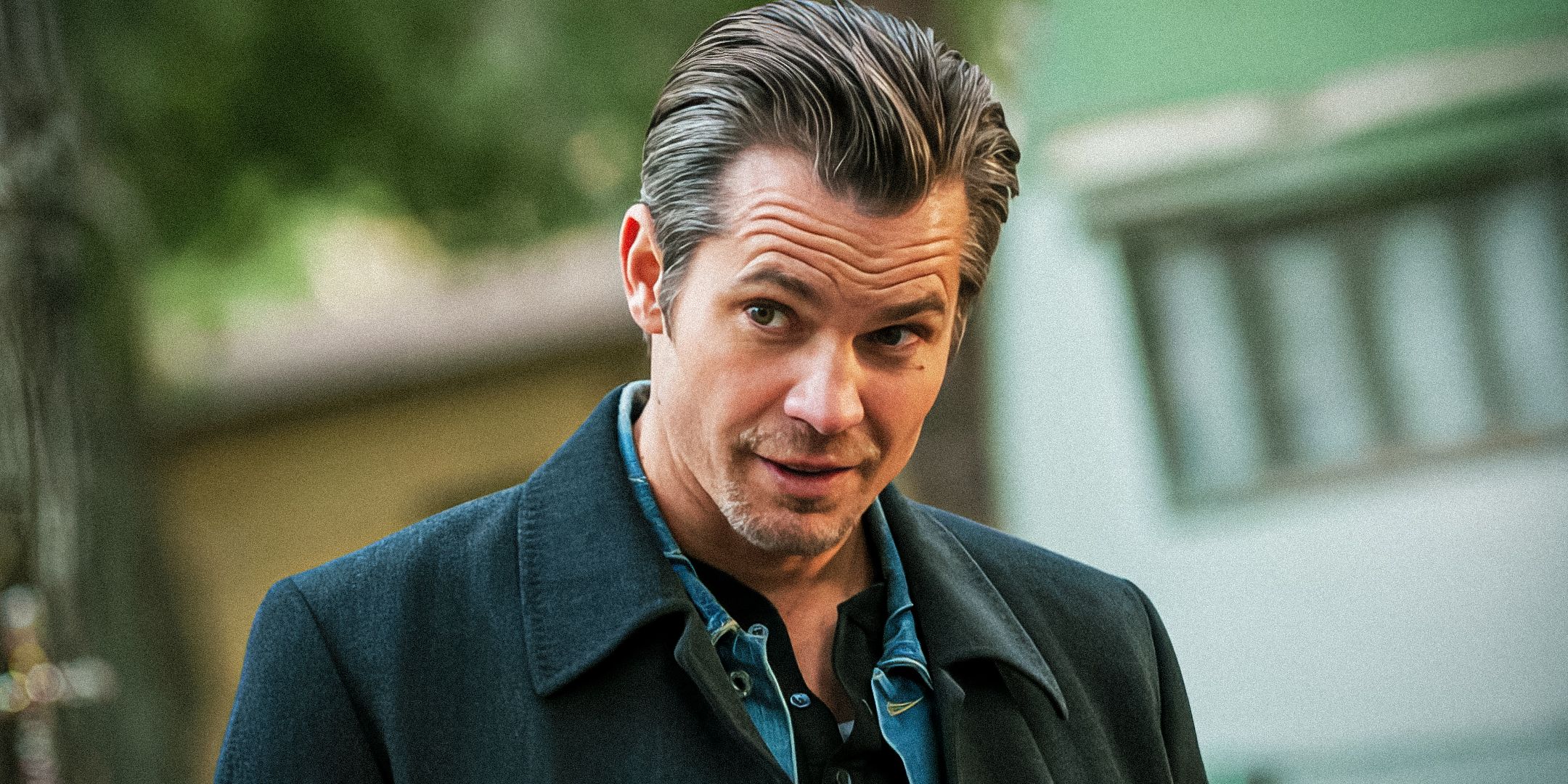 Raylan Givens (Timothy Olyphant) sonriendo en Justified.