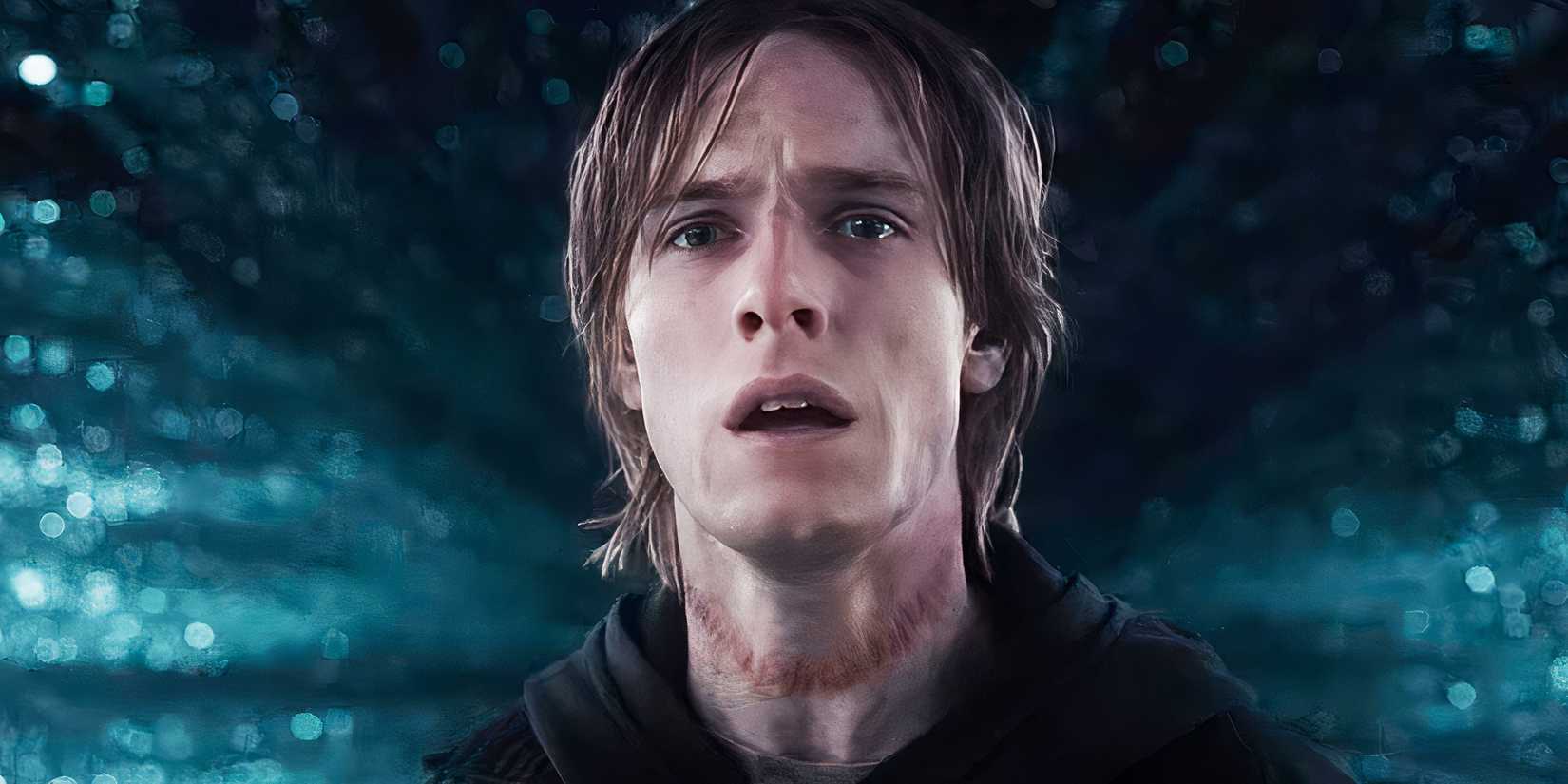 Louis Hoffman como Jonas parecendo aterrorizada e chateada no show da Netflix escuro