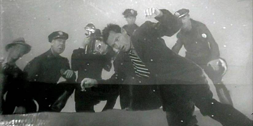 Joe Gillis mengambang mati di kolam renang di Sunset Boulevard
