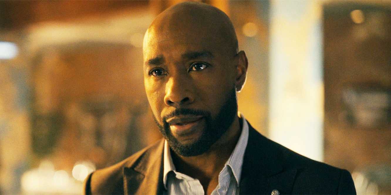 John Watson talking to his team in the Watson finale