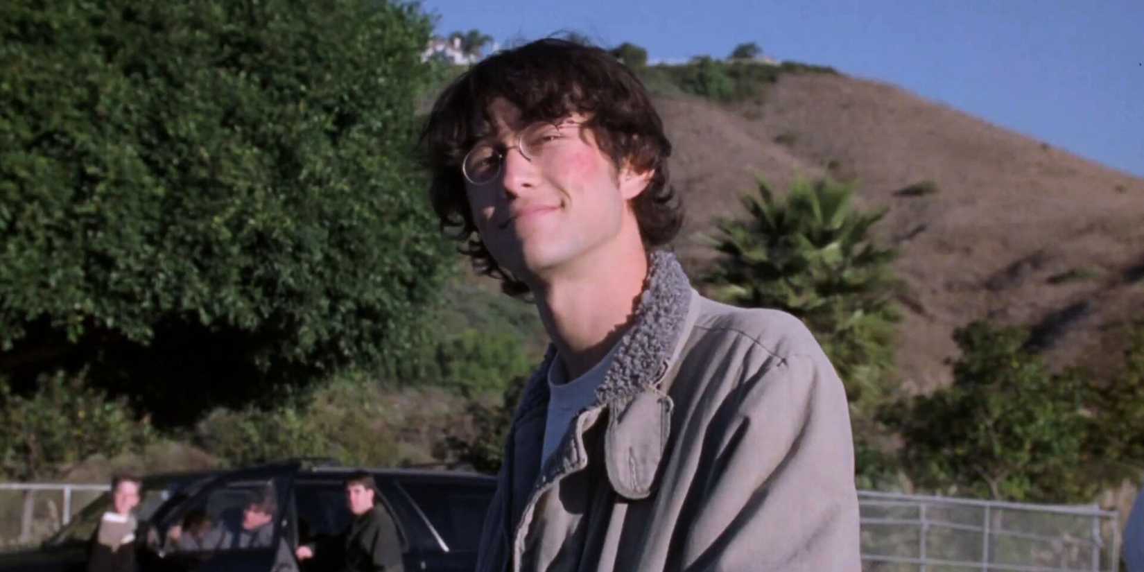 10 Underrated Detective Movies You Should Binge Next 7 Joseph Gordon-Levitt as Brendan Frye standing by a car in Brick