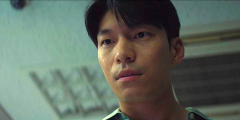 Jun-ho looking down at an ATM shocked in Squid Game season 3 episode 6