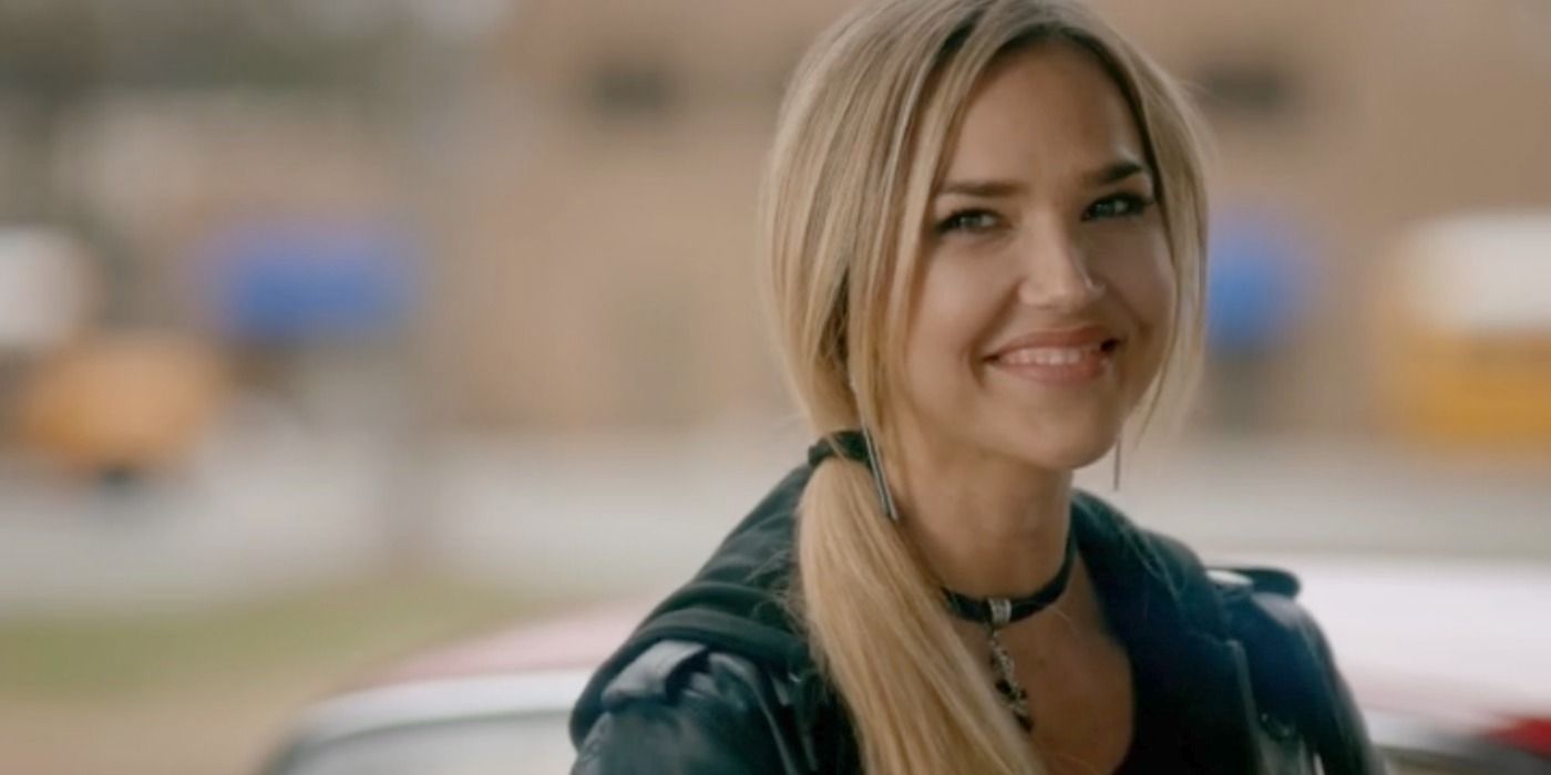 Lexi sorridente in The Vampire Diaries