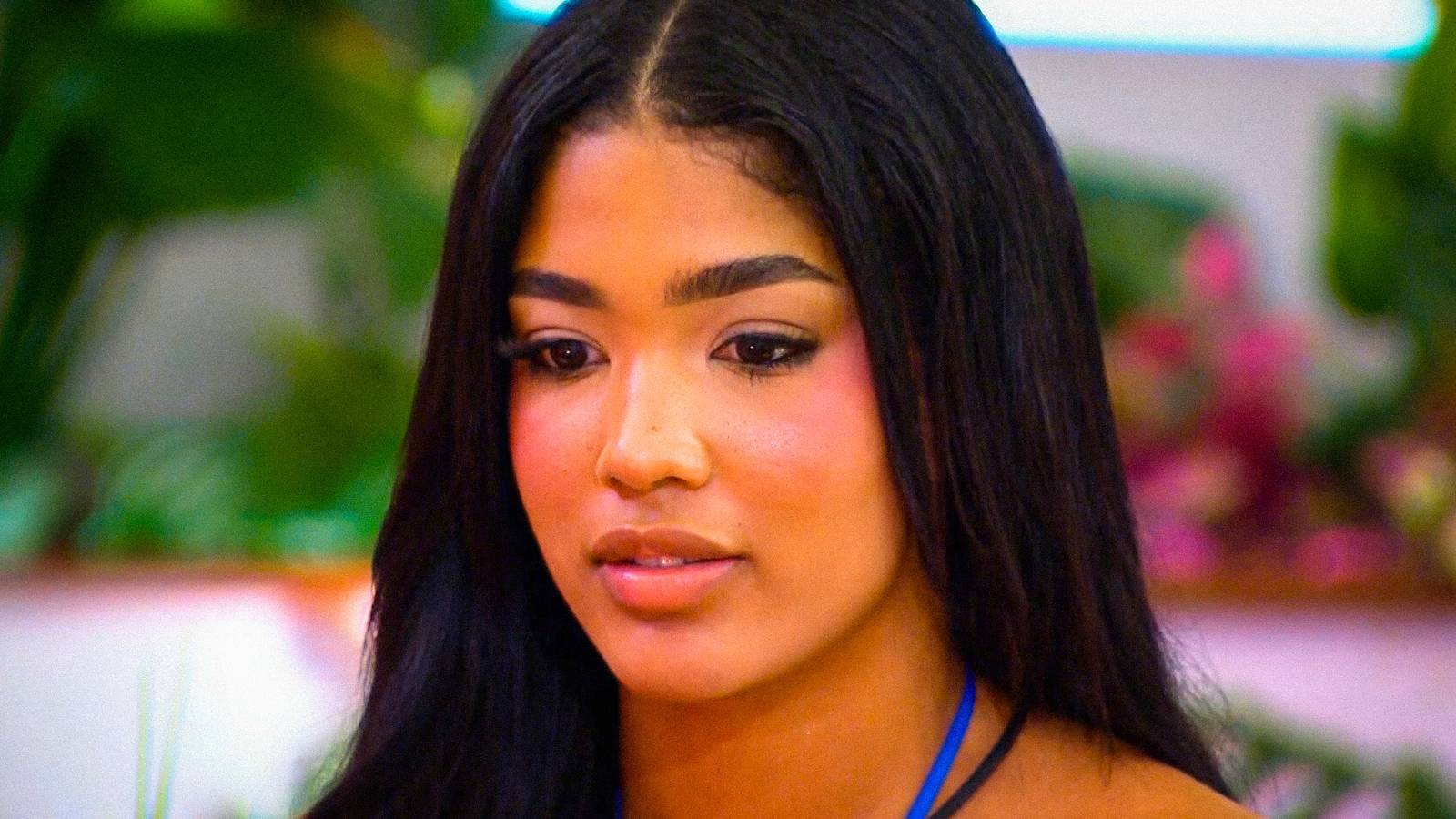 How Old Is Andreina Love Island