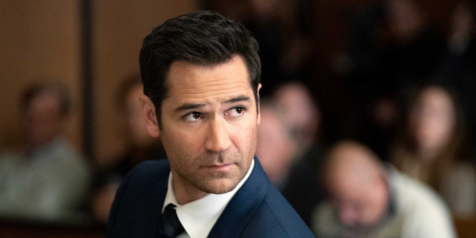 Manuel Garcia-Rulfo as Mickey Haller looking over his shoulder in The Lincoln Lawyer