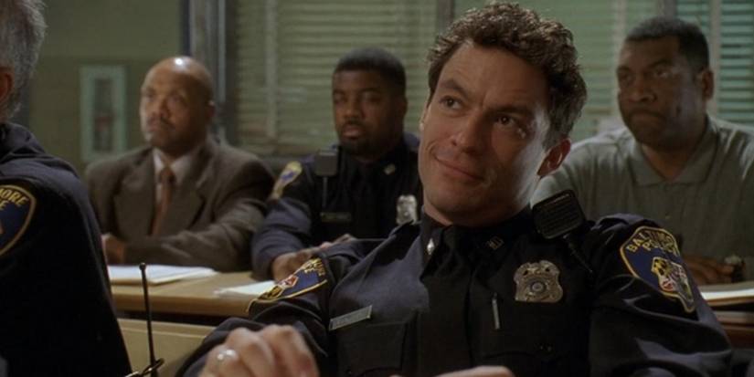 McNulty sorrindo em cena de The Wire