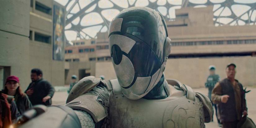 Alexander Skarsgård como Murderbot