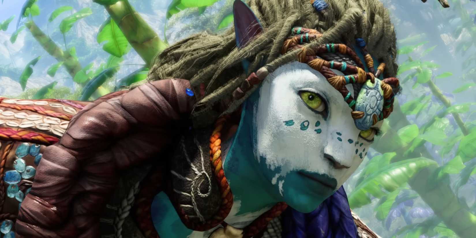 Na'vi mit Gesichtsbemalung in Avatar Frontiers of Pandora.