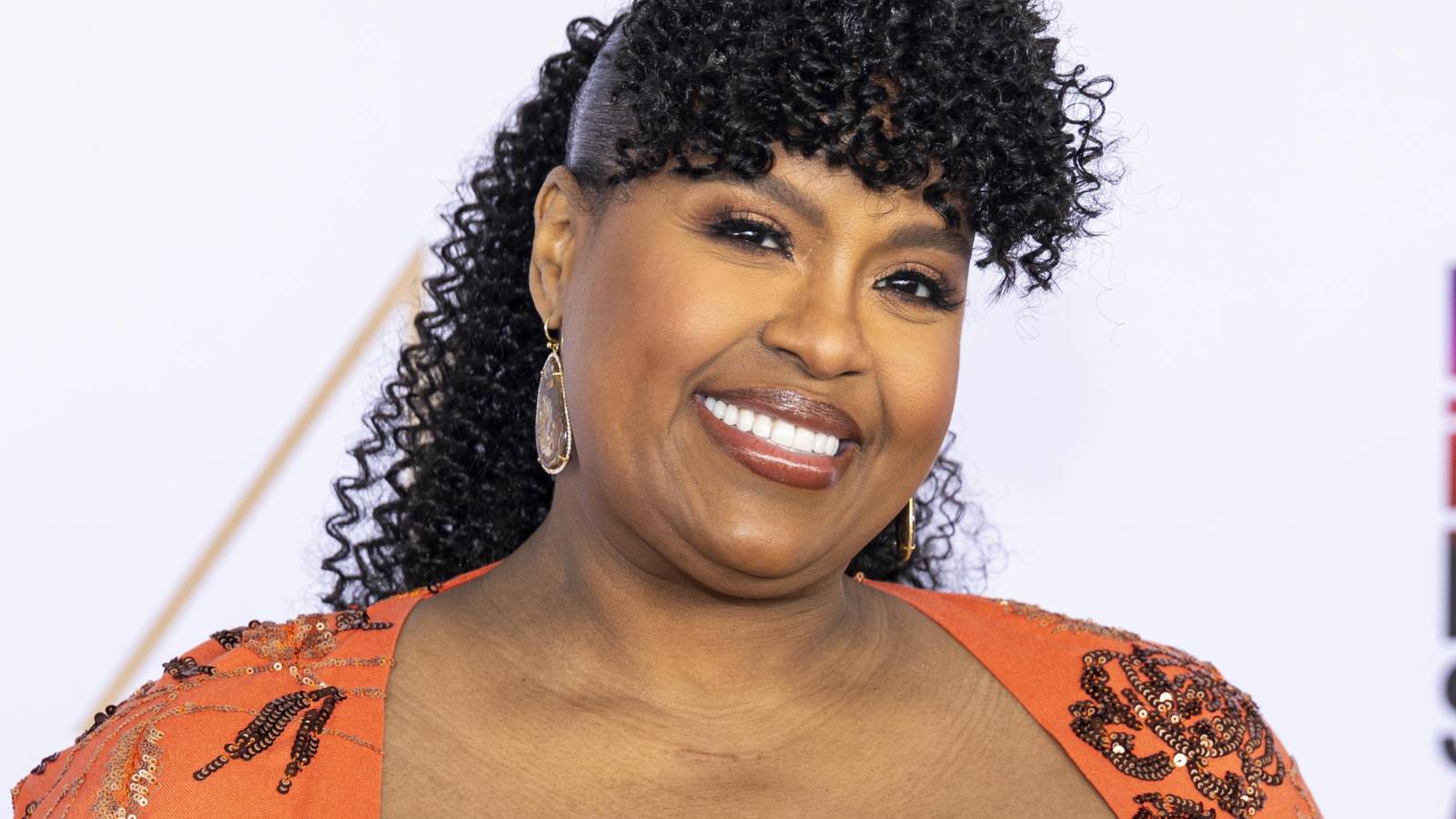 love-natasha-rothwell-in-the-white-lotus-watch-her-hbo-comedy-series