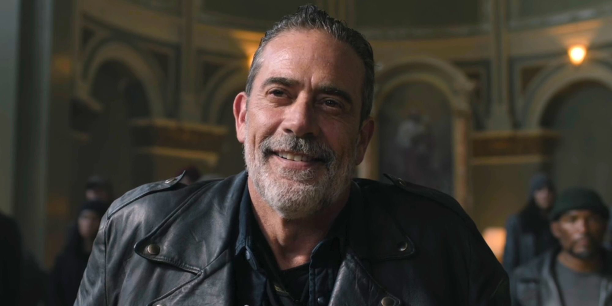 Negan sorridente in The Walking Dead Dead City