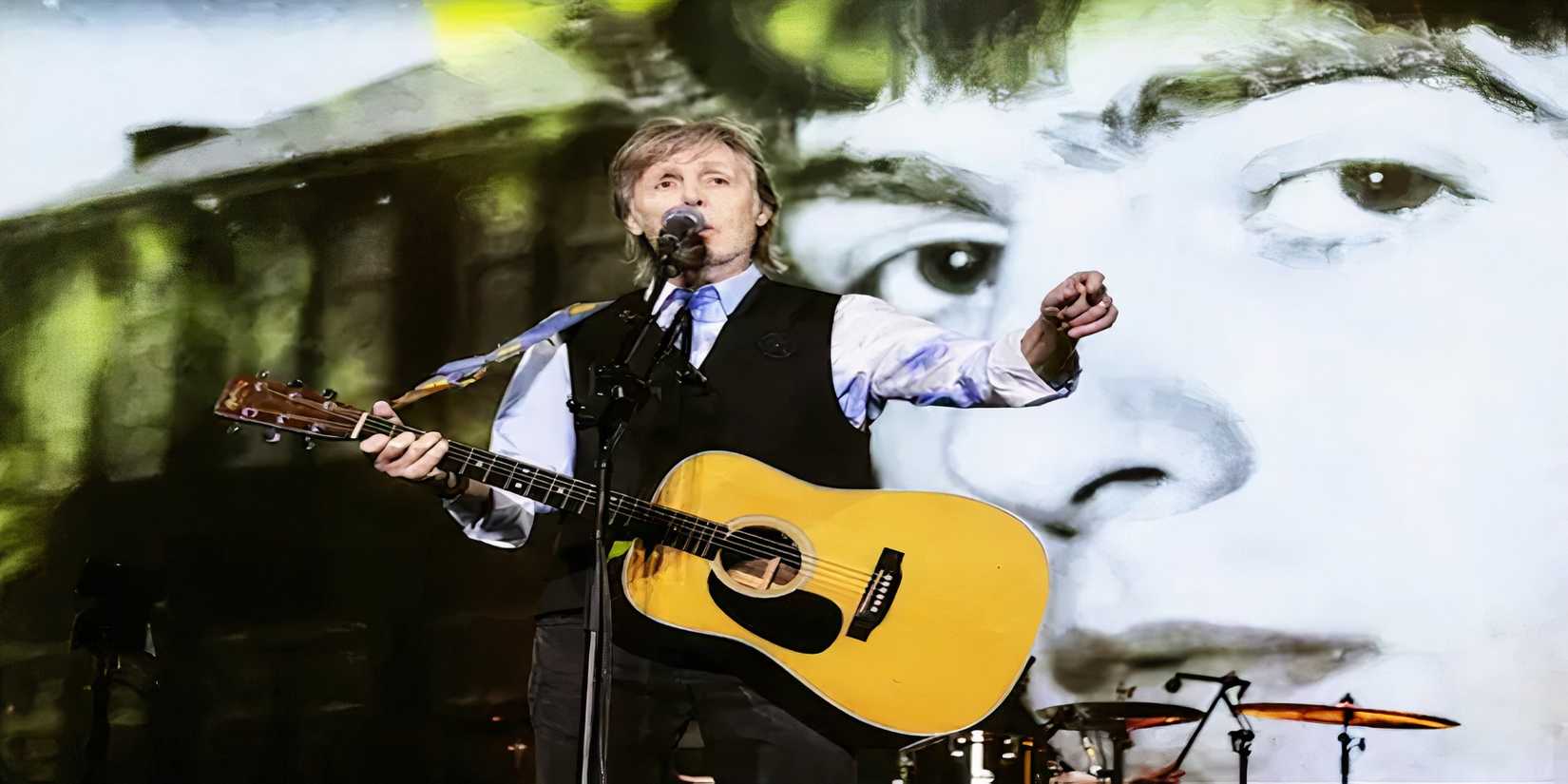 Paul McCartney on stage at Got Back Tour