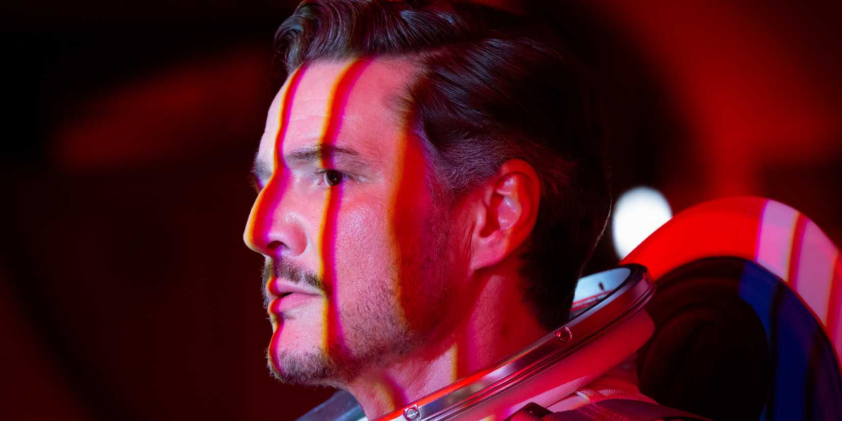 Reed Richards de Pedro Pascal com medo em um traje espacial em Quarteto Fantástico: Primeiros Passos