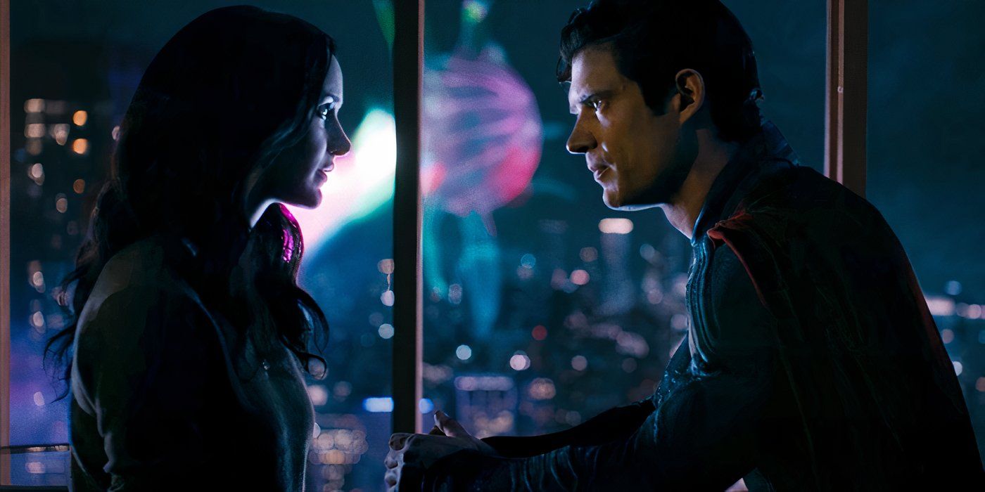 Лоис Лейн, сыгранная Рэйчел Броснахан, и Супермен, сыгранный Дэвидом Коренсвете, в конце фильма "Супермен"