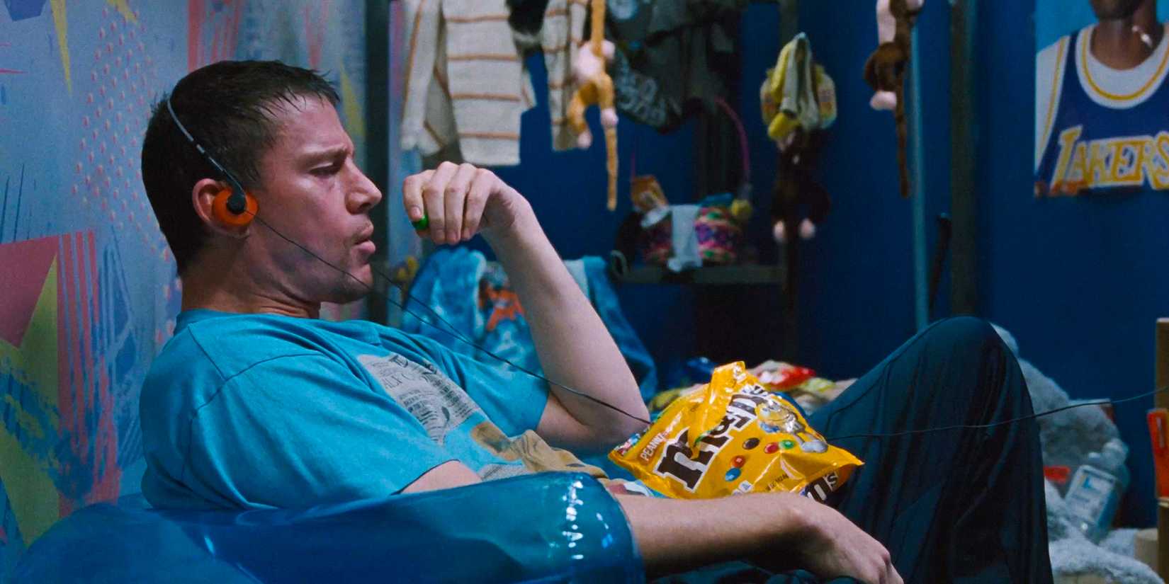 Jeffrey Manchester (Channing Tatum) bored eating chocolates in Roofman